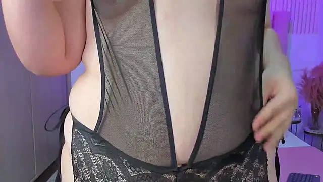 ScarlettDreamss7 online show from 11, 5, 2026
