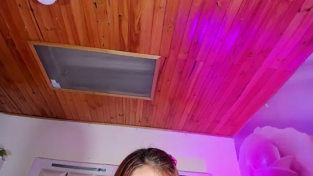 emili clark online show from 30, 10, 2025