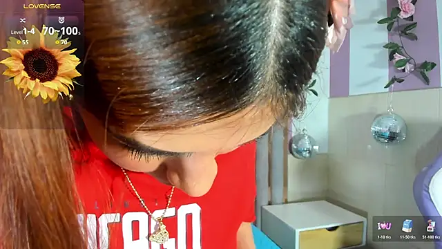 emili clark online show from 21, 11, 2025