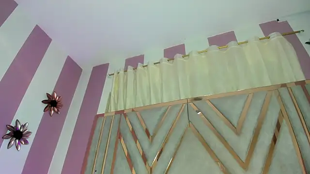 emili clark online show from 29, 11, 2025