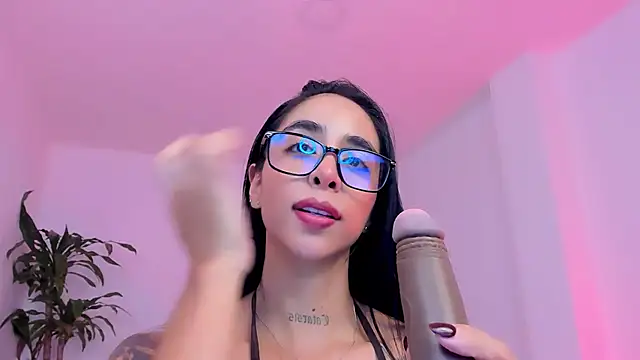 Snapshot of sophierooy22 chatting on 14, 6, 2026 sophierooy22 online show from 14, 6, 2026