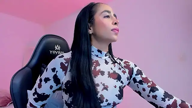 sophierooy22 online show from 26, 4, 2026