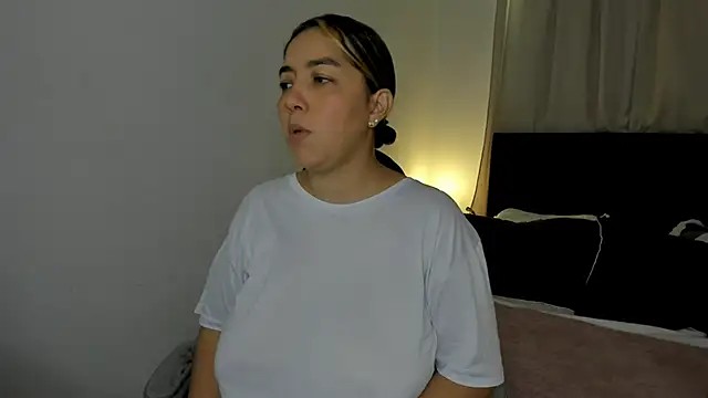 Snapshot of brithany_olson25 chatting on 7, 2, 2026 brithany olson25 online show from 7, 2, 2026