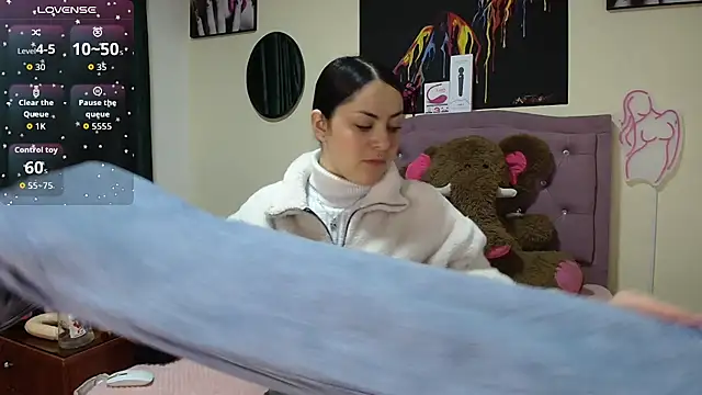 Emmie Hot online show from 11, 11, 2025