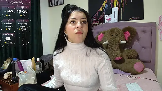 Emmie Hot online show from 2, 12, 2025