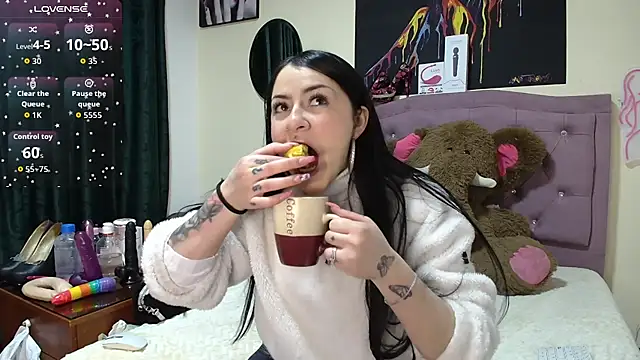 Emmie Hot online show from 27, 11, 2025