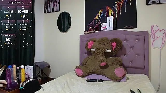 Emmie Hot online show from 25, 11, 2025