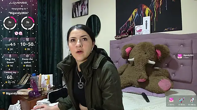 Emmie Hot online show from 28, 11, 2025