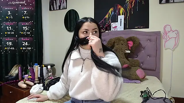 Emmie Hot online show from 3, 11, 2025