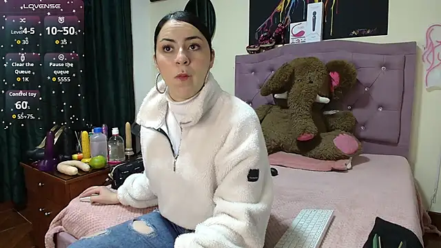 Emmie Hot online show from 25, 10, 2025