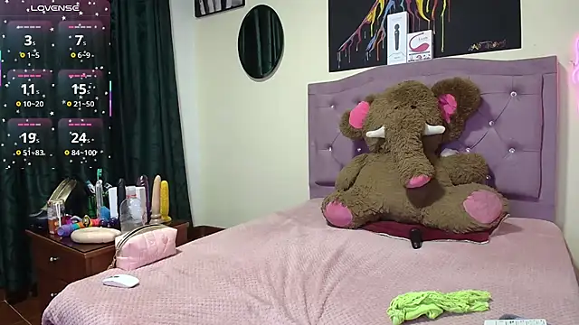 Emmie Hot online show from 18, 4, 2026