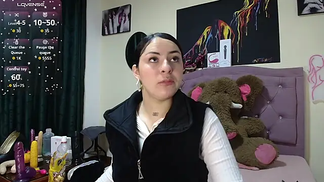 Emmie Hot online show from 13, 11, 2025