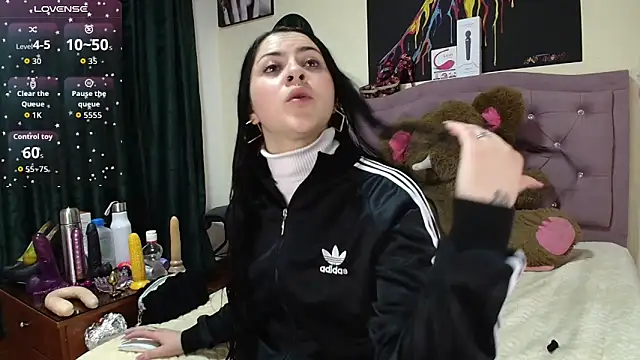 Emmie Hot online show from 23, 9, 2025