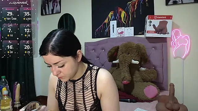 Emmie Hot online show from 4, 6, 2026