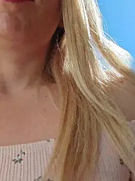 SweetyNinaOff1 online show from 8, 4, 2026