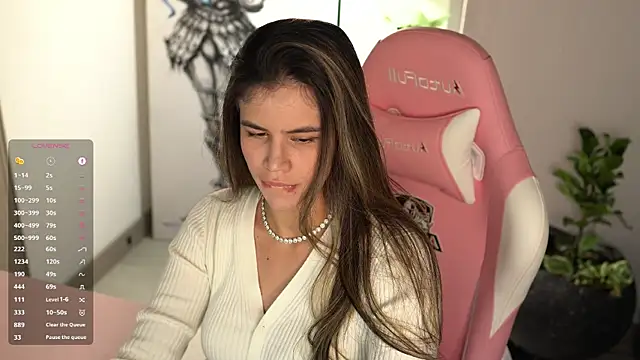 Snapshot of tatiana__cortes18 chatting on 5, 4, 2026 tatiana cortes18 online show from 5, 4, 2026