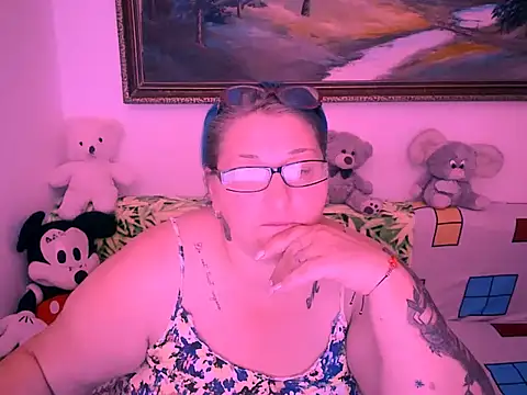 Marryllunax online show from 4, 10, 2025