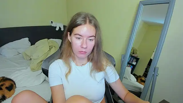 Snapshot of EmilyPaw chatting on 27, 9, 2025 EmilyPaw online show from 27, 9, 2025