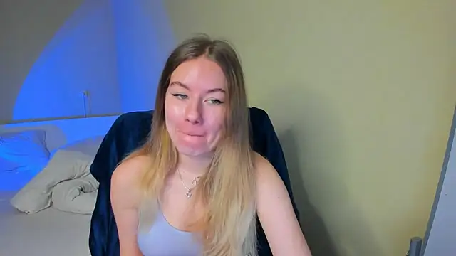 Snapshot of EmilyPaw chatting on 9, 2, 2025 EmilyPaw online show from 9, 2, 2025