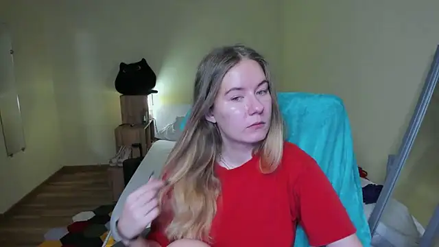 Snapshot of EmilyPaw chatting on 5, 3, 2025 EmilyPaw online show from 5, 3, 2025