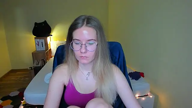 Snapshot of EmilyPaw chatting on 13, 2, 2025 EmilyPaw online show from 13, 2, 2025