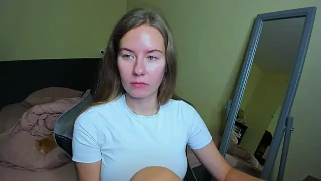 Snapshot of EmilyPaw chatting on 18, 10, 2025 EmilyPaw online show from 18, 10, 2025