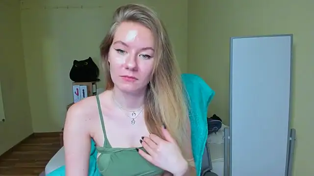 Snapshot of EmilyPaw chatting on 19, 2, 2025 EmilyPaw online show from 19, 2, 2025