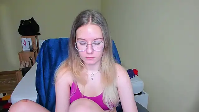 Snapshot of EmilyPaw chatting on 12, 2, 2025 EmilyPaw online show from 12, 2, 2025