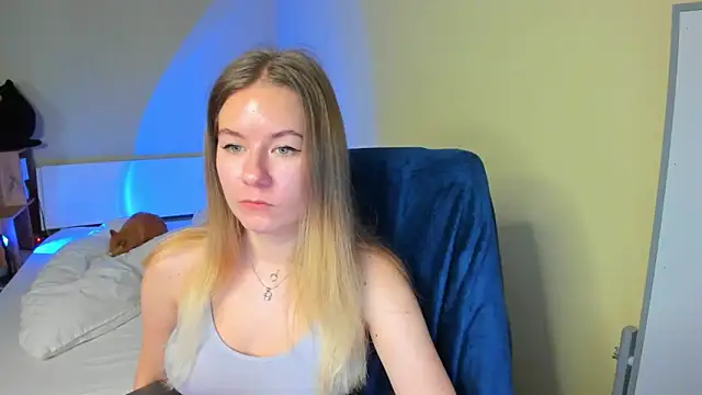 Snapshot of EmilyPaw chatting on 9, 2, 2025 EmilyPaw online show from 9, 2, 2025