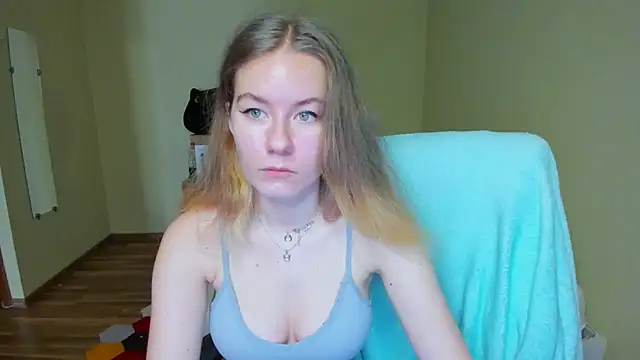 Snapshot of EmilyPaw chatting on 9, 3, 2025 EmilyPaw online show from 9, 3, 2025