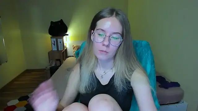 Snapshot of EmilyPaw chatting on 22, 2, 2025 EmilyPaw online show from 22, 2, 2025