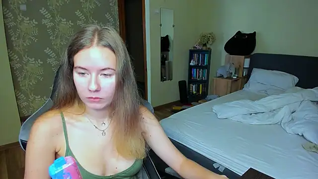 Snapshot of EmilyPaw chatting on 4, 10, 2025 EmilyPaw online show from 4, 10, 2025