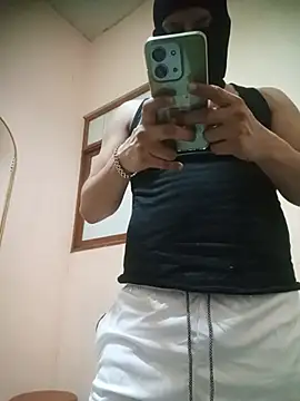 Snapshot of LuisMex1998 chatting on 1, 7, 2026 LuisMex1998 online show from 1, 7, 2026