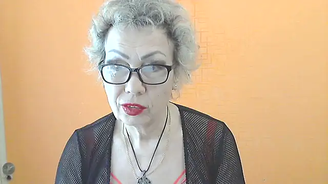 NessyJenixs online show from 5, 4, 2026