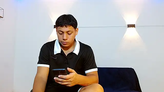 Tylerdrdn online show from 7, 11, 2025