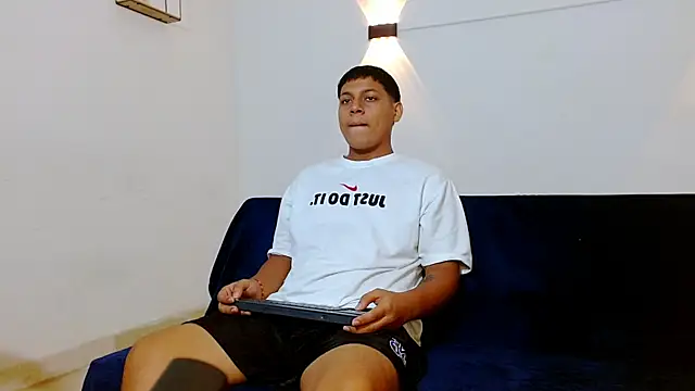 Tylerdrdn online show from 30, 10, 2025