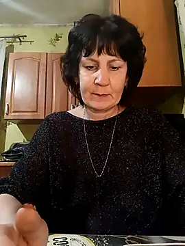 Laura Kiss online show from 12, 3, 2025