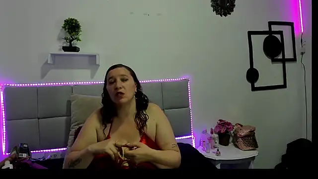 Madisson Housse online show from 14, 3, 2025