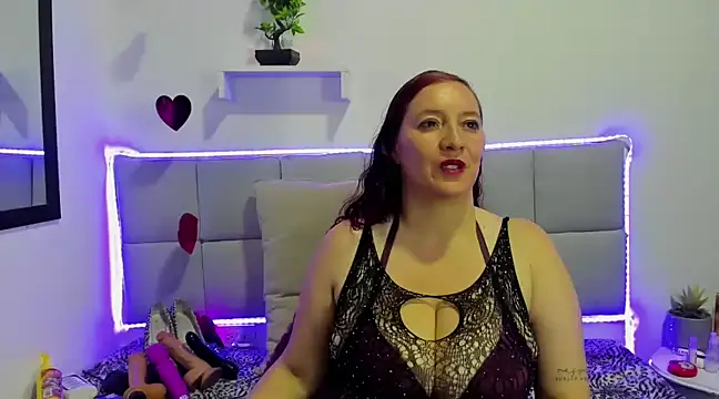 Madisson Housse online show from 27, 2, 2025