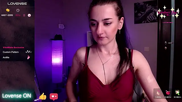 Snapshot of JessicaAlfo chatting on 4, 2, 2025 JessicaAlfo online show from 4, 2, 2025