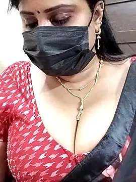 Queenflowerr online show from 6, 3, 2025