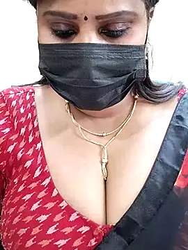 Queenflowerr online show from 4, 3, 2025