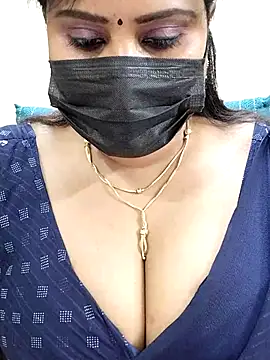 Queenflowerr online show from 9, 3, 2025