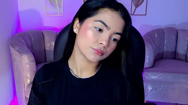 Snapshot of Layla_Breezee chatting on 29, 4, 2026 Layla Breezee online show from 29, 4, 2026