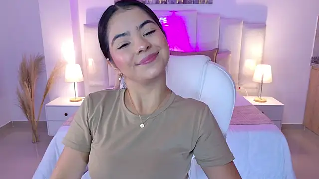 Snapshot of Layla_Breezee chatting on 23, 4, 2026 Layla Breezee online show from 23, 4, 2026