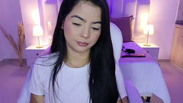 Layla Breezee online show from 15, 4, 2026