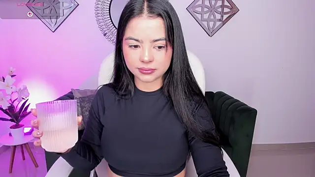 Layla Breezee online show from 11, 9, 2025