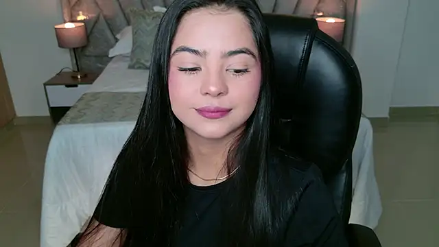 Snapshot of Layla_Breezee chatting on 20, 6, 2026 Layla Breezee online show from 20, 6, 2026