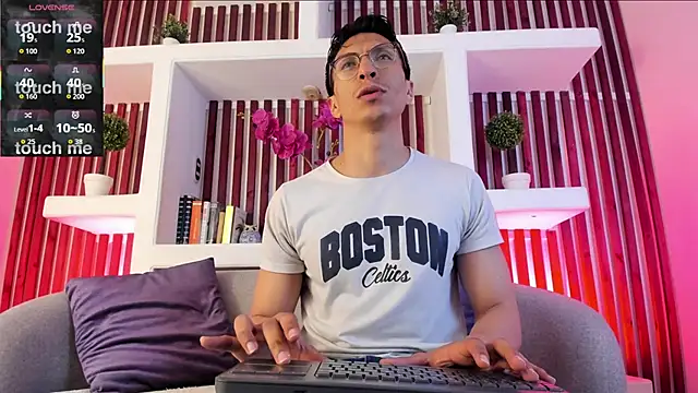 Snapshot of ApoloCruz chatting on 11, 2, 2026 ApoloCruz online show from 11, 2, 2026