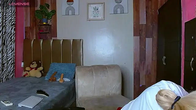 Snapshot of electrabrowns chatting on 4, 2, 2026 electrabrowns online show from 4, 2, 2026